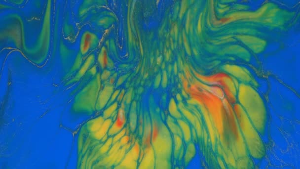 液体の抽象化。深いインクの空間。抽象的なカラフルな背景を移動します。塗料の色を混合。細胞の背景、スプラッシュ画面. — ストック動画