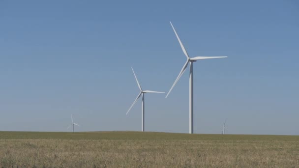 Generátor větru. Ekologické systémy. Výroba elektřiny. — Stock video