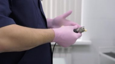 Koloproktolog. Proktoloğun muayenehanesinin tıbbi aletleri..