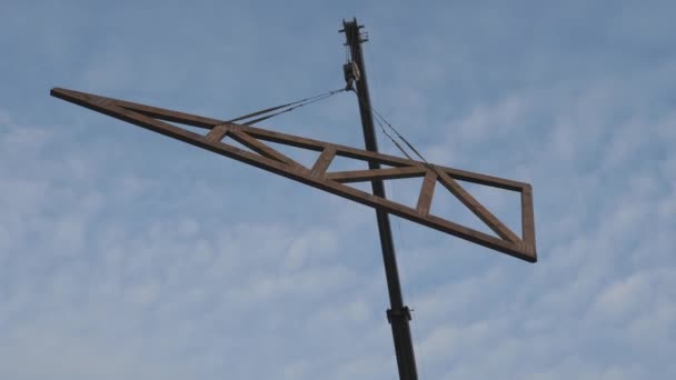 Construction work. Installation of a wooden truss on the roof of a private house. — Stock Video