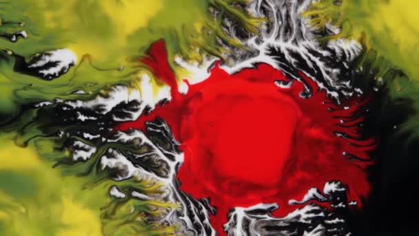 Проростання кришталю. Абстрактне жовте, червоне, вибухове місце на пастельному тлі. Абстрактний гранж Мистецтво чорнила Фарба Поширення вибуху Вибуховий фон . — стокове відео