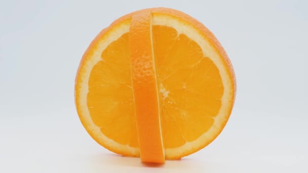 Naranja sobre fondo blanco. — Vídeo de stock