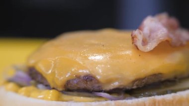 Burger 'in Meclisi. fast food.