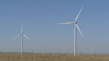 Rüzgar jeneratörü. Çevre dostu sistemler. Elektrik üretimi.