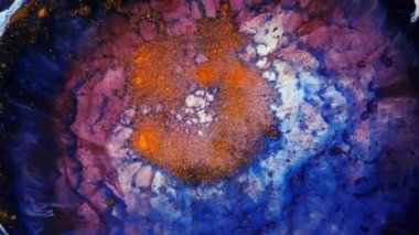 Soyut Grunge Renk Mürekkepli Patlama Arkaplanı daraltıyor. Mavi, kırmızı, beyaz gökkuşağı renkleriyle ayrıntılı arkaplan hareketi.