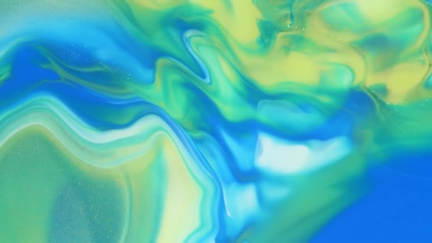 Corrientes de pastel de luz abstracta fluyen a lo largo del plano sobre un fondo azul. Textura de mármol. Arte fluido. Abstracciones líquidas. — Vídeo de stock