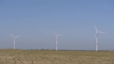 Rüzgar jeneratörü. Çevre dostu sistemler. Elektrik üretimi.