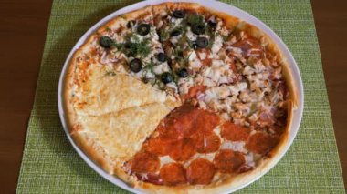 İnce hamurlu İtalyan pizzası. Pizza dört mevsim.