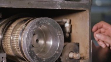 Makine parçalarının yağlanması katı yağ, yağ, silah yağı-plastik koruma yağı, yağ....