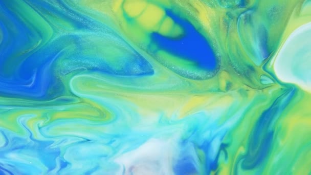 Des courants pastel clairs abstraits coulent le long de l'avion sur un fond bleu. Texture de marbre. L'art des fluides. Prélèvements liquides. — Video