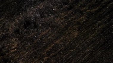 Sıvı reçine sanatı. Koyu renk, parlak geçiş, sıçrama ekranı.