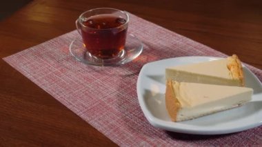 Tatlı tatlı. Tatlılar. Memnun oldum.