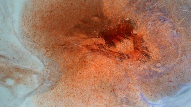 Mavi-beyaz arka planda kırmızı noktalar var. Patlama.