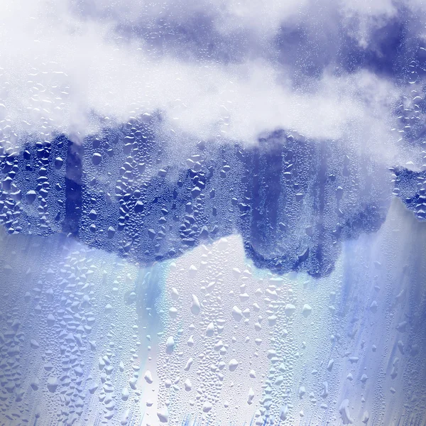 Vernebeltes Fenster mit Wolke, nasses Fenster — Stockfoto