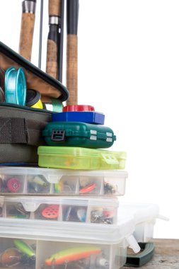 Balık tutma ele ve yemler kutusu ve çanta