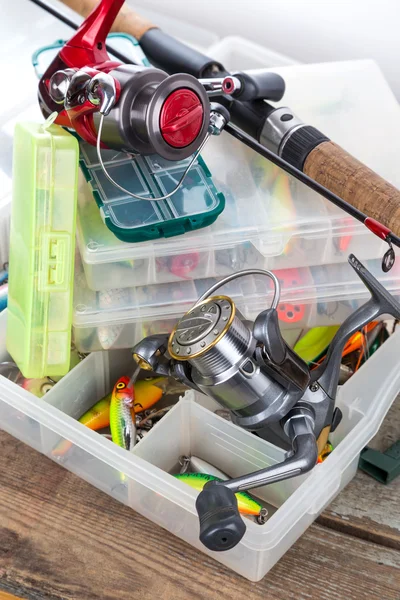 Pesca tacleadas y cebos en caja — Foto de Stock