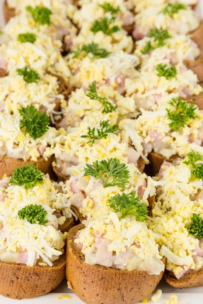 Nahaufnahme Canapes und Snacks für die Verpflegung — Stockfoto