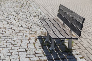 sokakta boş ahşap Bank