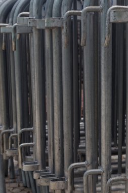 Karanlık Metal bariyer