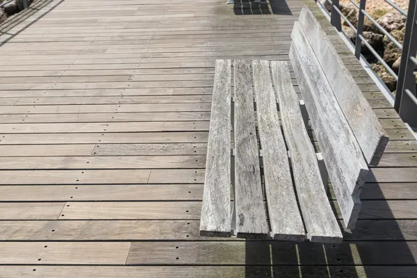 Empty wooden bench on footbridge — Stock Photo, Image