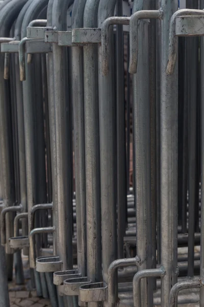 Karanlık Metal bariyer