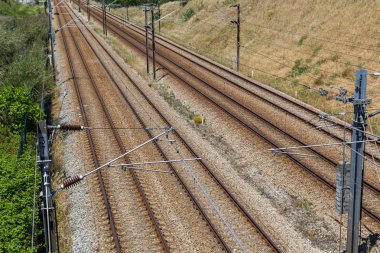 Mesajlar ve teller ile boş demiryolu