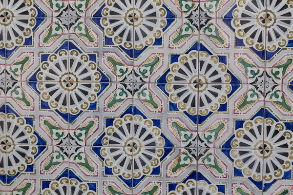 Azulejos tradicionales en fachada — Foto de Stock