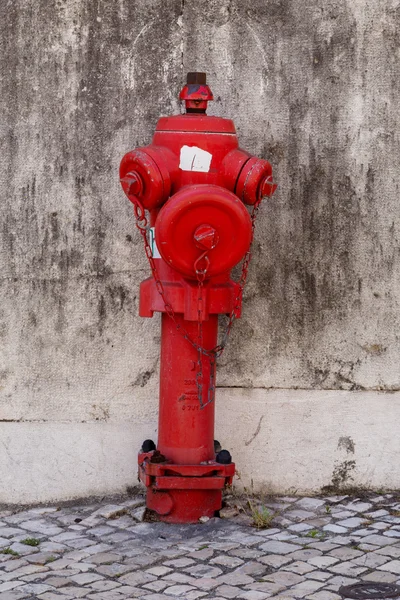 Água de fogo que vem um hidrante de rua — Fotografia de Stock