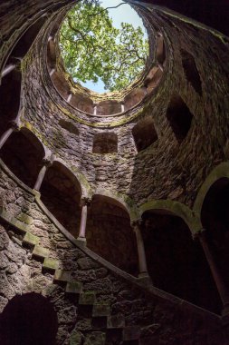 Quinta da Regaleira Sintra içinde merdiveni