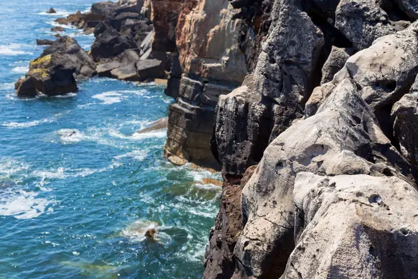 Rocks on coast of ocean — Stock Photo, Image