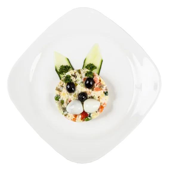 Restaurant serveren schotel voor childs menu - salade met konijn fac — Stockfoto