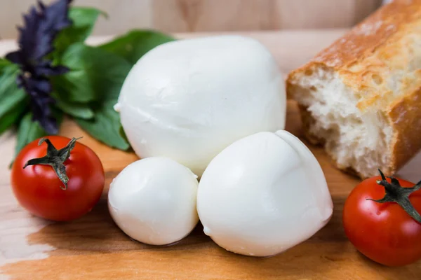 Balls mozzarella different size with tomatoes cherry, bread and — Stock Photo, Image
