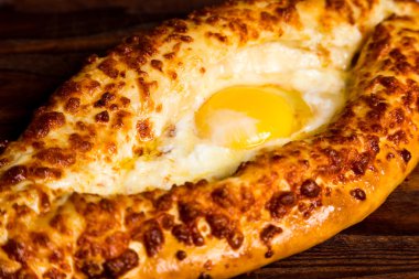 Ulusal beyaz bulaşık khachapuri Acaralı