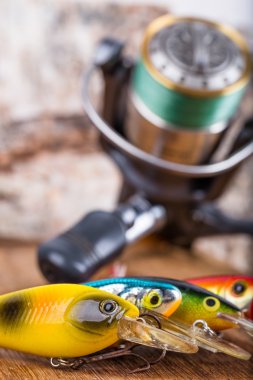 closeup balıkçılık reel ile sallananlarla yemler