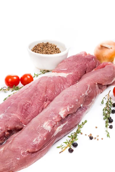 Filetto di carne cruda cruda con spezie — Foto Stock