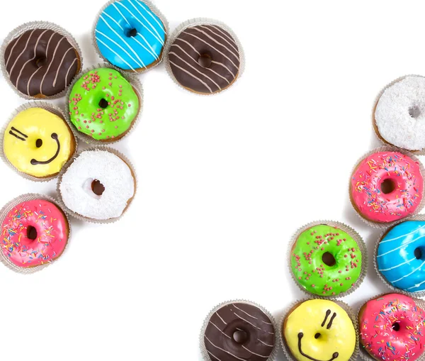 다른 색상에 모듬된 유약된 도넛 — 스톡 사진