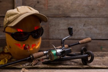 Cadılar Bayramı Balkabağı kafa ile Balık tutma ele