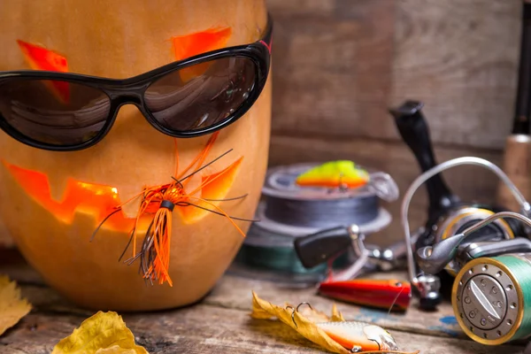 Halloween pompoen hoofd met visserij pakt — Stockfoto