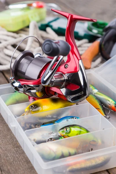 釣り道具と餌収納ボックス — ストック写真