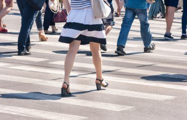 yayalar yaya geçidi içinde