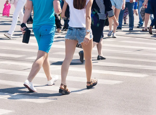 yayalar yaya geçidi içinde