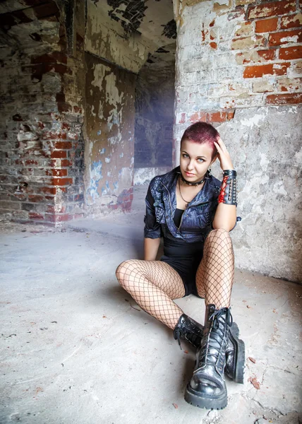 Punk girl sitting on the floor — Stock Photo, Image