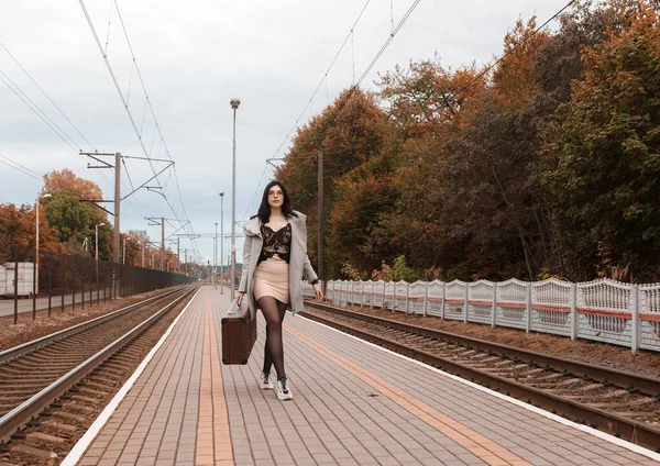 Young Smiling Girl Gray Coat Suitcase Walking Railway Station Autumn — Stock Photo, Image