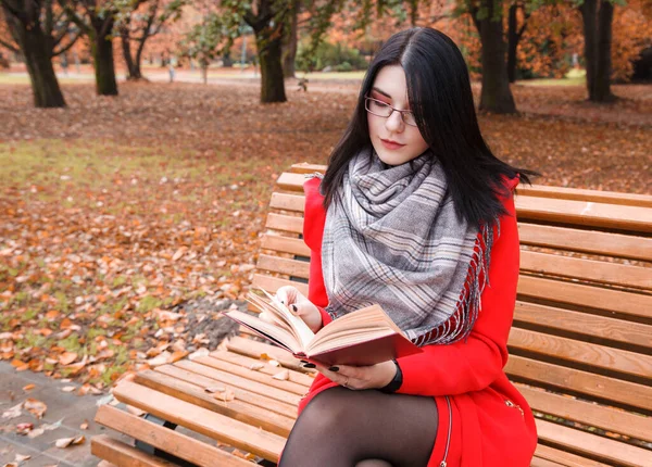 Young Beautiful Girl Red Coat Reading Book While Sitting Park — Stock Photo, Image