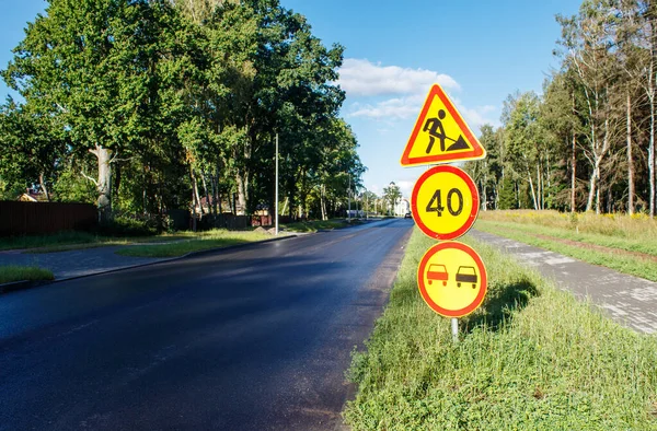 Road Signs New Road Sunny Summer Day — Stock Photo, Image