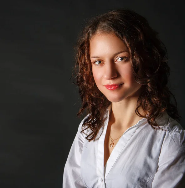 Portrait Une Jeune Fille Brune Studio Sur Fond Noir — Photo