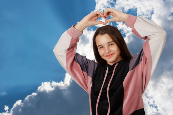 Portrait Teenage Brunette Girl Posing Studio Cloudy Background — Stock Photo, Image