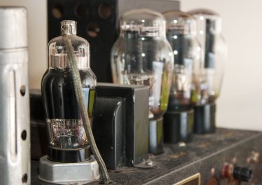  retro tüp amplifikatör closeup parçası