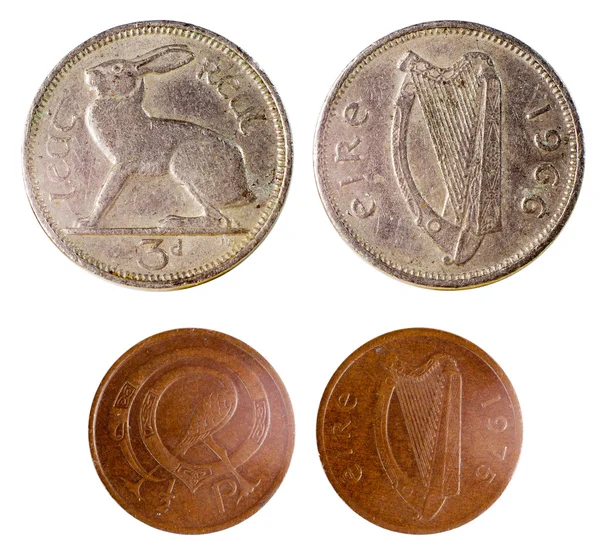 Zwei alte seltene irische Münzen — Stockfoto