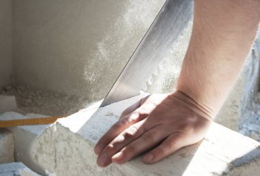 işçi tuğla testere gördüm